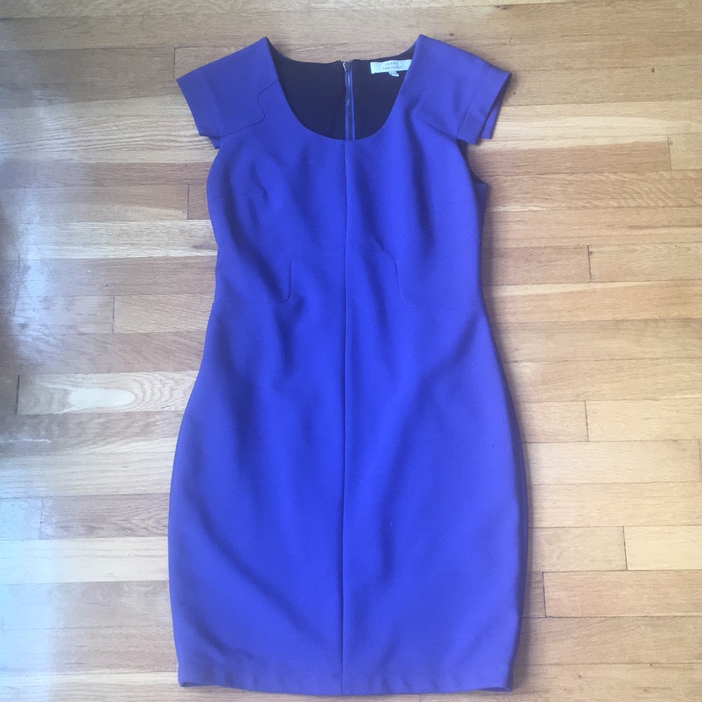 Blue cap sleeve sheath dress with geometric seams